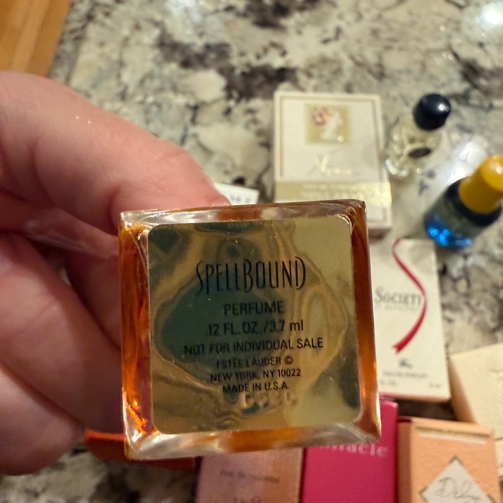 Vintage collection of Assorted Perfume Miniatures Collection samples - Picture 4 of 9